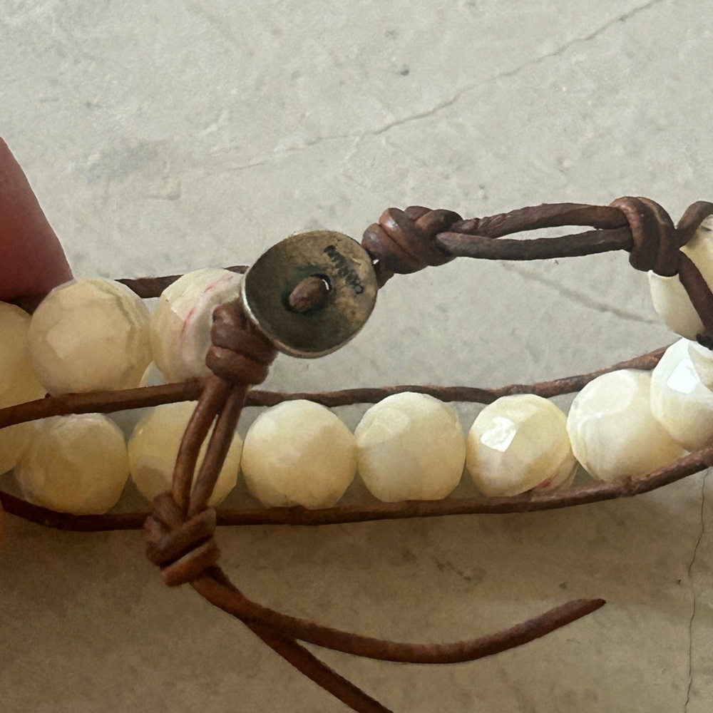 Chan Luu single wrap bracelet. Cream calcite faceted stones brown leather rails - Picture 2 of 6